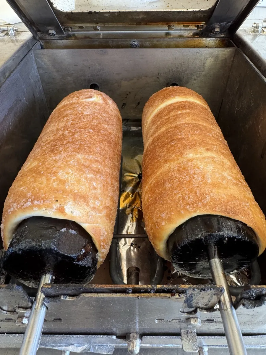 Baumstriezel am Grill goldbraun